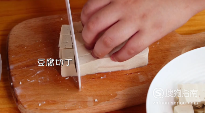 夏日小菜：小葱拌豆腐的做法！