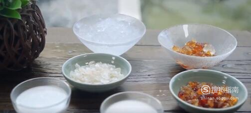 雪燕桃胶皂角米怎么做？